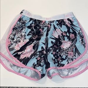 ⭐️Nike floral shorts Great condition!⭐️